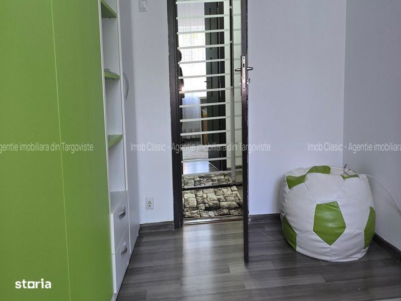 Etaj 1, micro 3 Targoviste, vanzare apartament 3 camere
