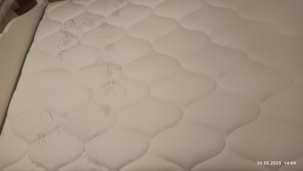 Луксозно легло с  матрак