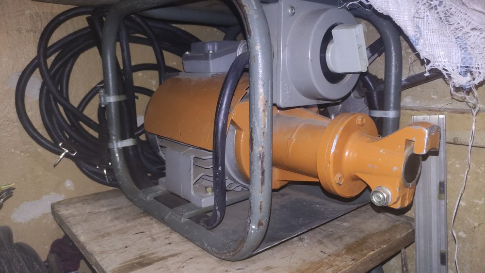 Продам глубинный вибратор немецкий