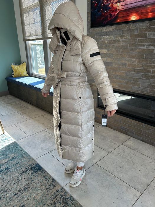 Vand geaca din puf natural cu eticheta Karl Lagerfeld