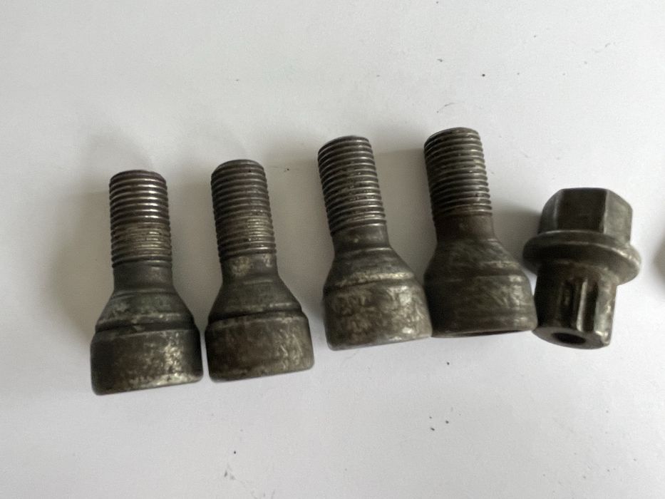 Секретни болтове M14 с ключ за джанти