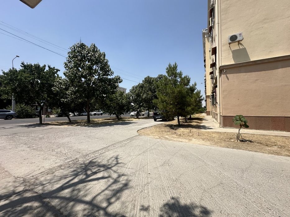 Срочно продается квартира 4/1/5 под не жилое первая линия Сагбан