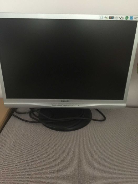 Продавам Монитор ФИЛИПС - 19 инча малко ползван и много запазен .