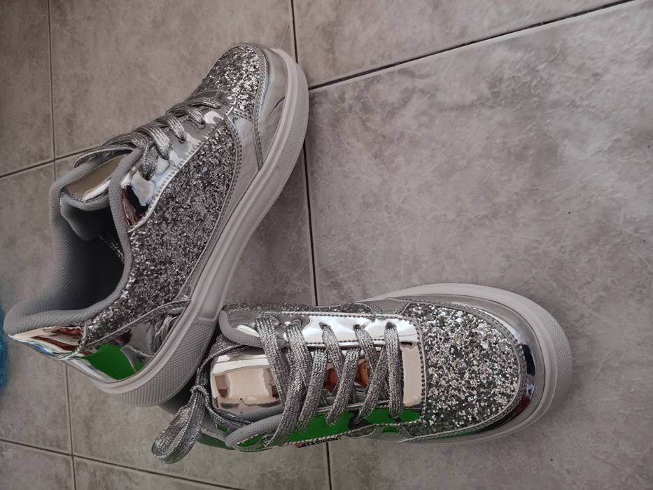 Дамски сребърни маратонки