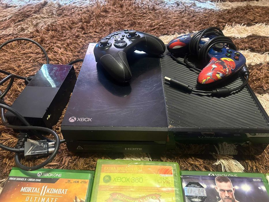 Pachet Xbox One 1TB + 3 Manete (Ediție Marvel) + 7 Jocuri (MK11, Witcher, COD)