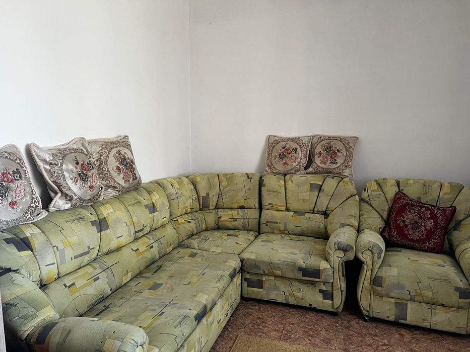 Диван с двумя креслами