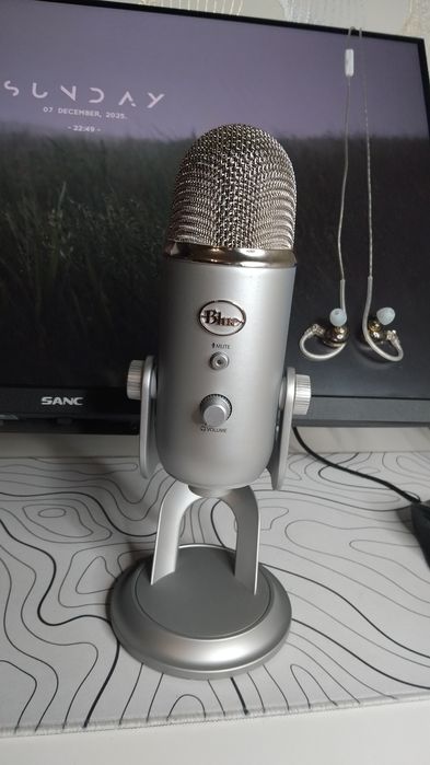 Микрофон Logitech Blue Yeti Silver
