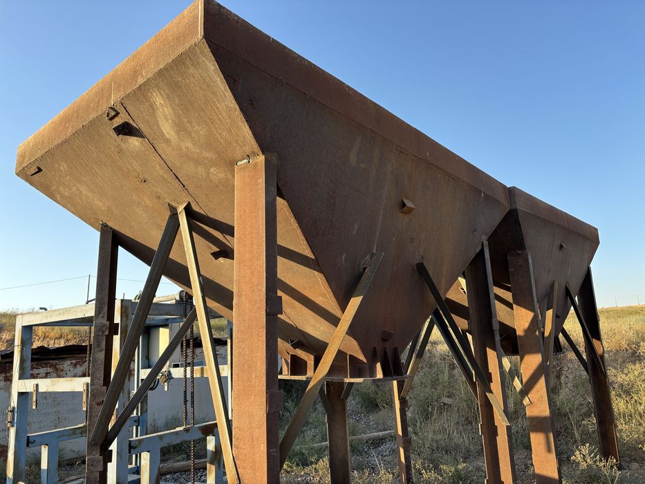 Бункер 2шт для сыпущих материалов