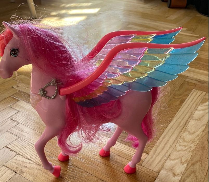 Игрушка лошадка , для девочки. Состояние идеальное.