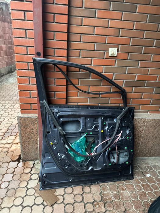 Водительская дверь на Lexus RX 350