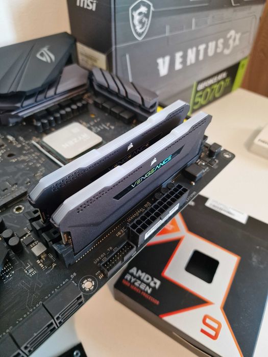 Ryzen 9 5950X + 32GB RAM Corsair Vengence Pro + ROG STRIX B450 FGaming