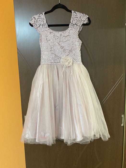 Розова ефирна рокля