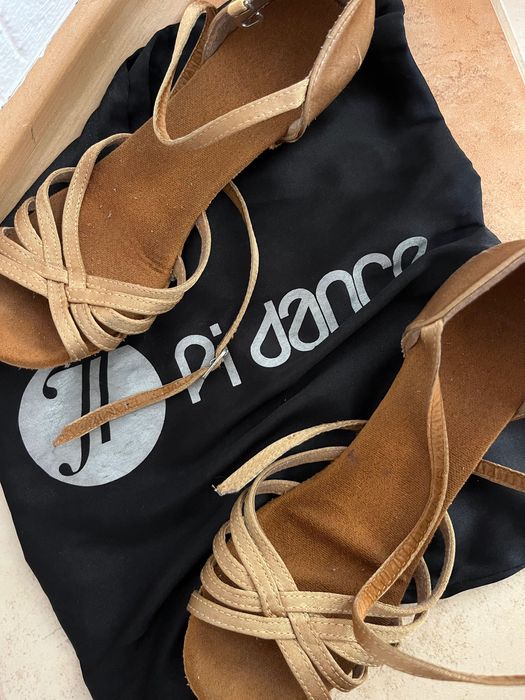 Обувки за Спортни танци