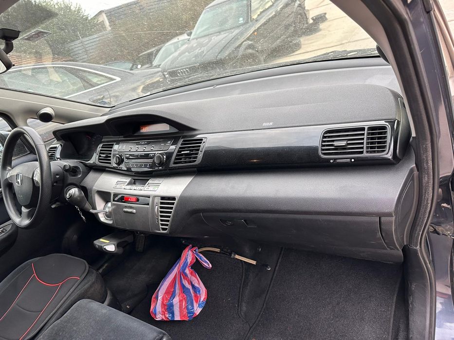 Honda Frv 2.2i-CDti САМО НА ЧАСТИ