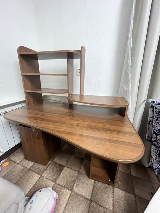 Продам компьютерный стол