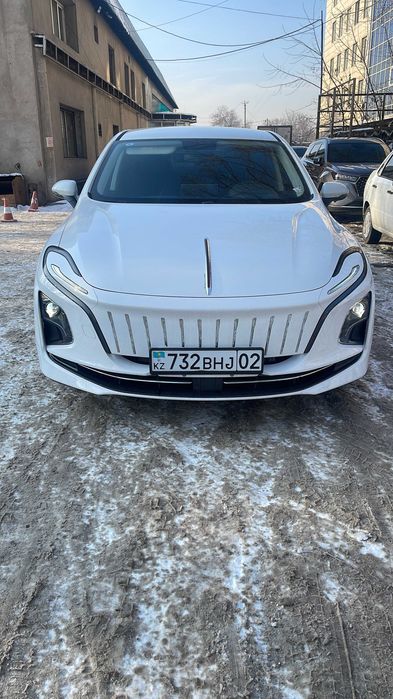 Сдаётся Электромобиль HONGQI E-QM5