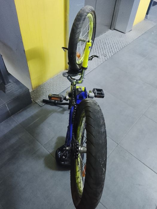 Велику 3 года б/у тормоза не работают. Два колеса лопнуты. А так всё н