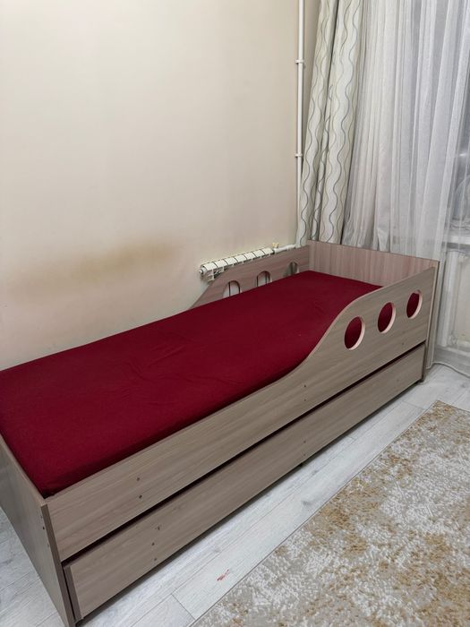 Продается мебель, кровать и шкаф