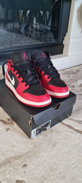 Vând Jordan Air 1 Mid