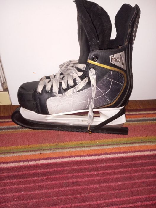 Продам.     Коньки