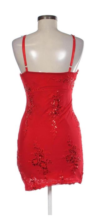 Червена къса рокля