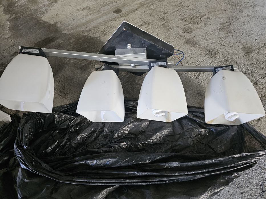 две люстры потолочные