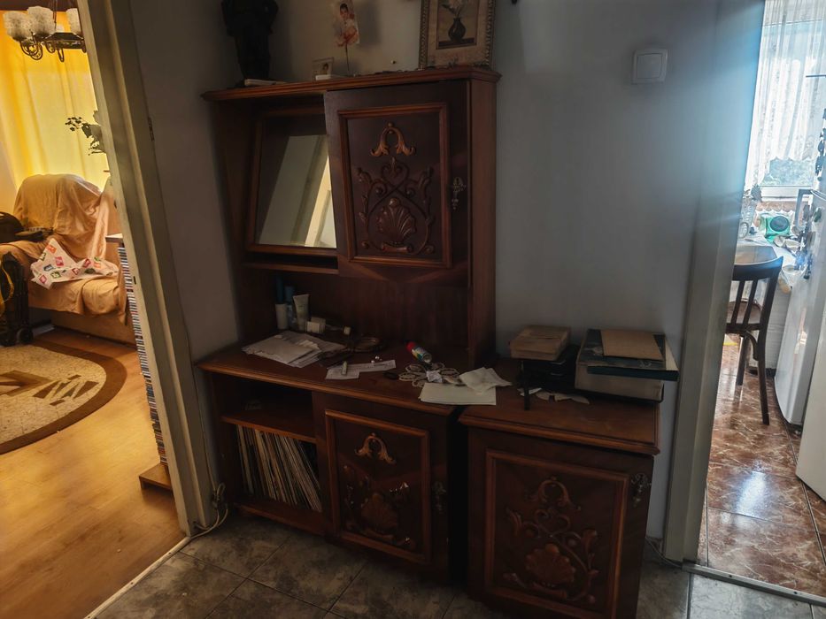 Set mobilier vintage clasic din lemn...necesuta restaurare