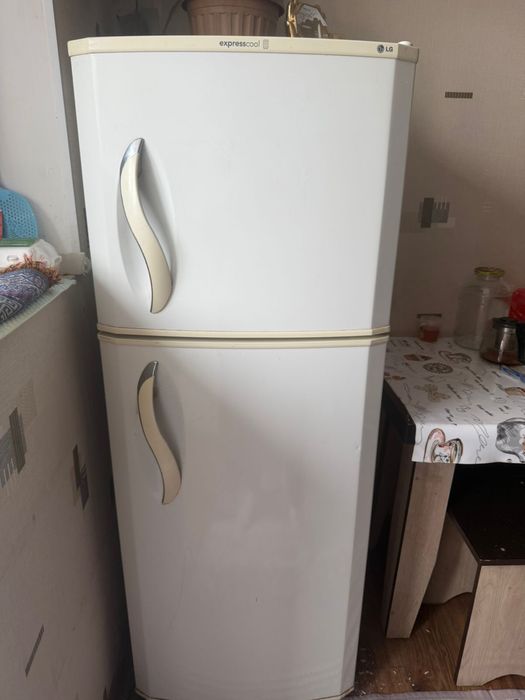 Холодильник сатылады