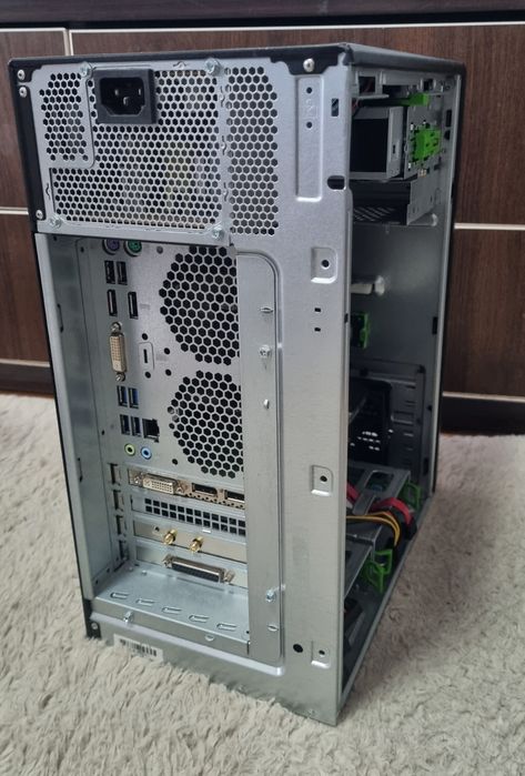 Unitate PC Fujitsu Xeon Quad Core e3-1230 v6/ 8GB RAM/Quadro K2200 4GB/SSD 256GB NVME/RW