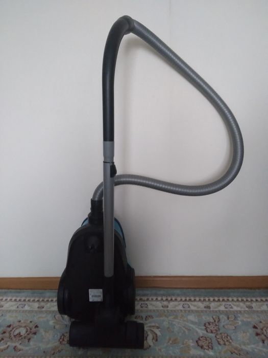 в отличном состоянии пылесос марки Bosch