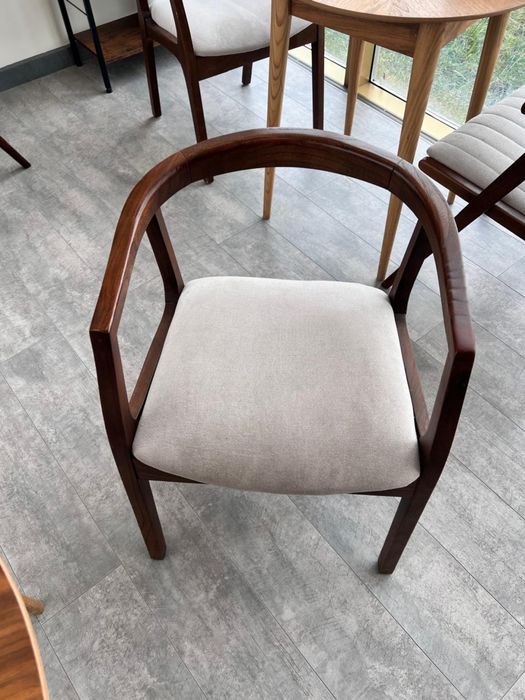 Стол, стулья для кофейни