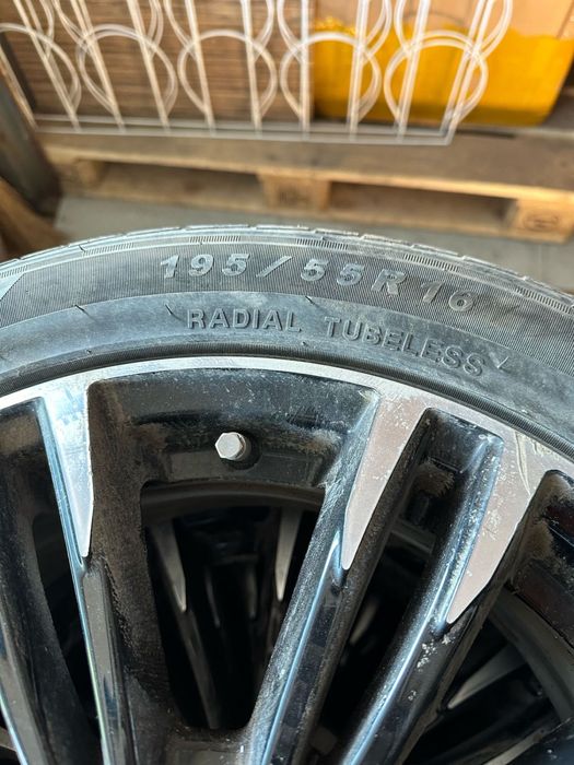 Продам диски с шиной размер 195/55/16