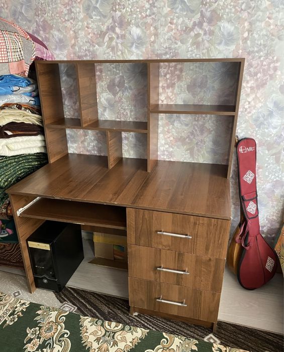 Столик для вещей, парта