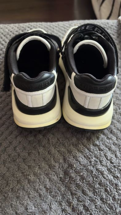 Adidasi burberry marimea 38.5-39