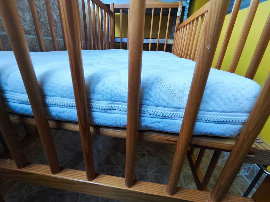 Детско бебешко дървено легло