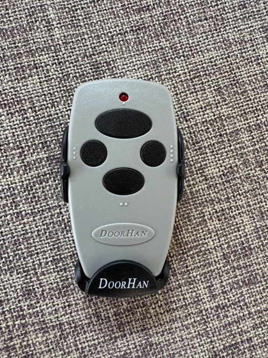 Пульт для ворот и шлагбаумов DoorHan