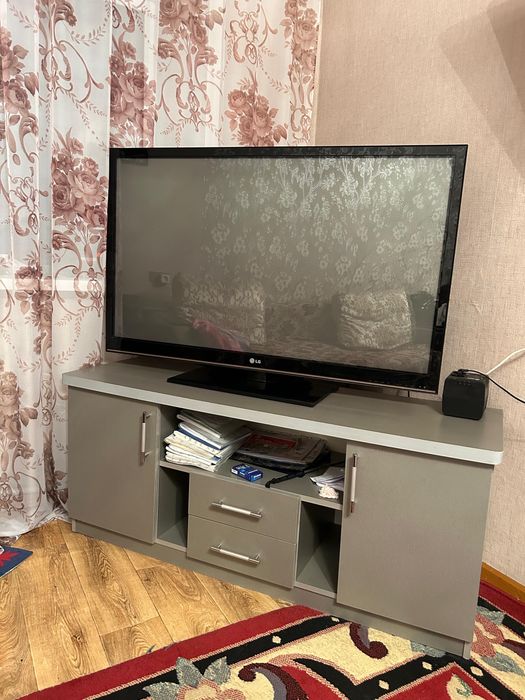 Продам телевизор LG с тумбой