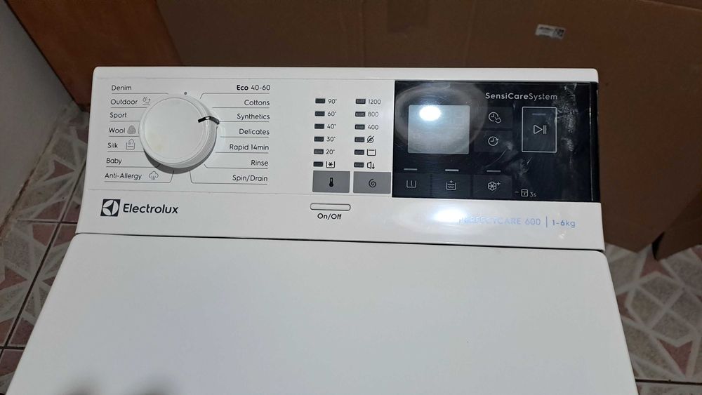 Vand masina de spalat rufe Electrolux cu incarcare verticala