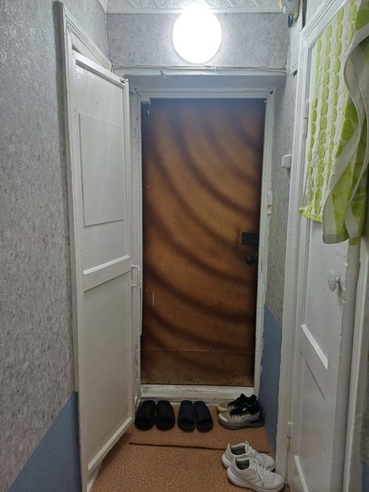 Продам ком в общежитии . Центр