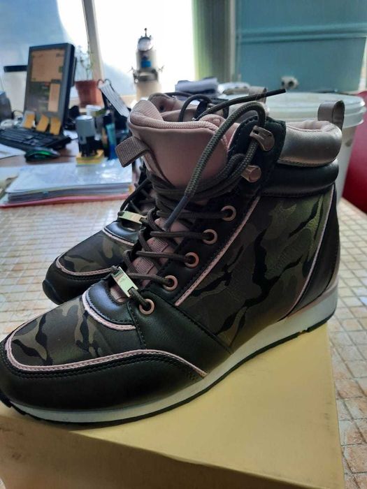 кроссовки женские