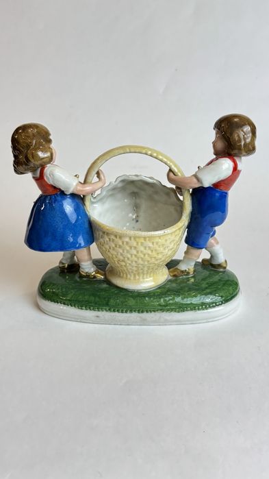 Фарфоровая статуэтка