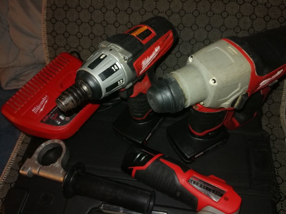 Set milwaukee impact rotopercutor lanterna