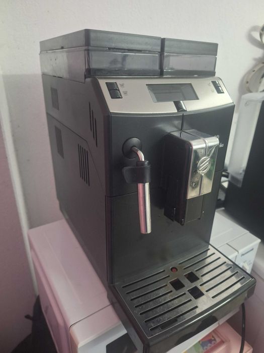 Продавам кафе-машини Робот Бош Делонги и Саеко.