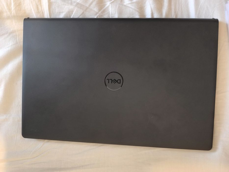 Лаптоп Dell Vostro в гаранция като нов