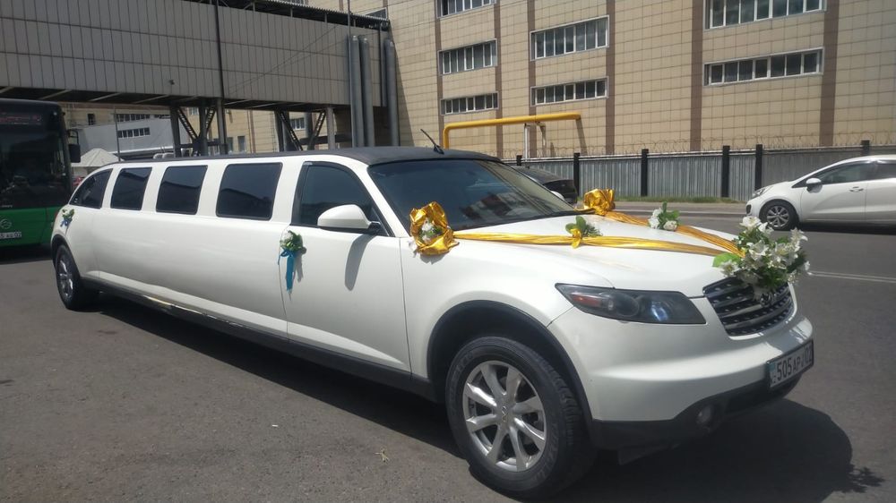 Выписка из роддома на лимузине