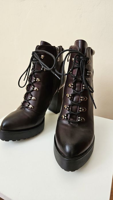 Продам ботильоны женские