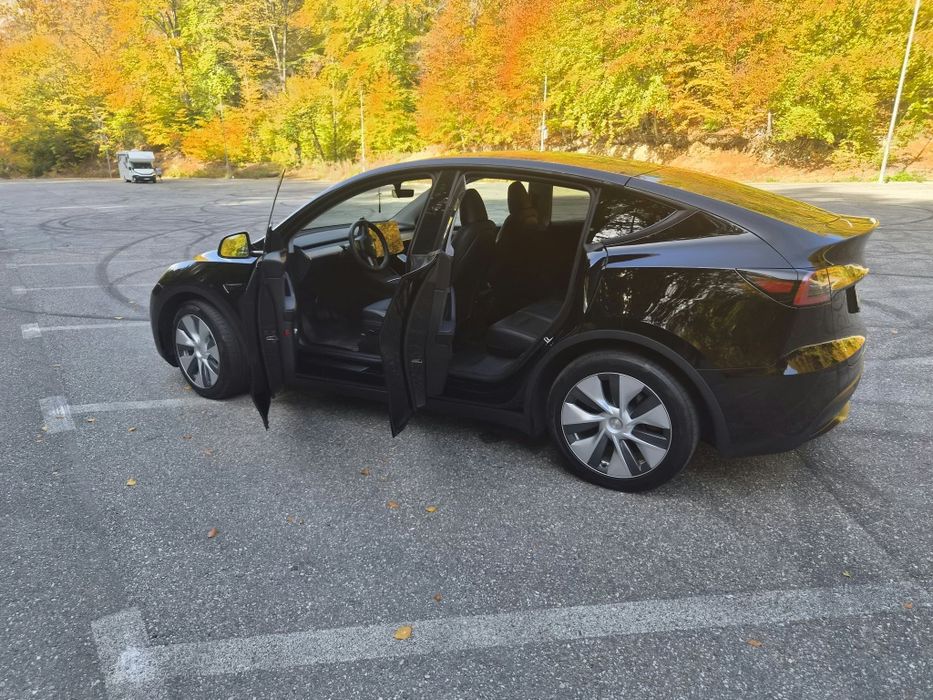 TESLA Model Y 2023 — imagine 5