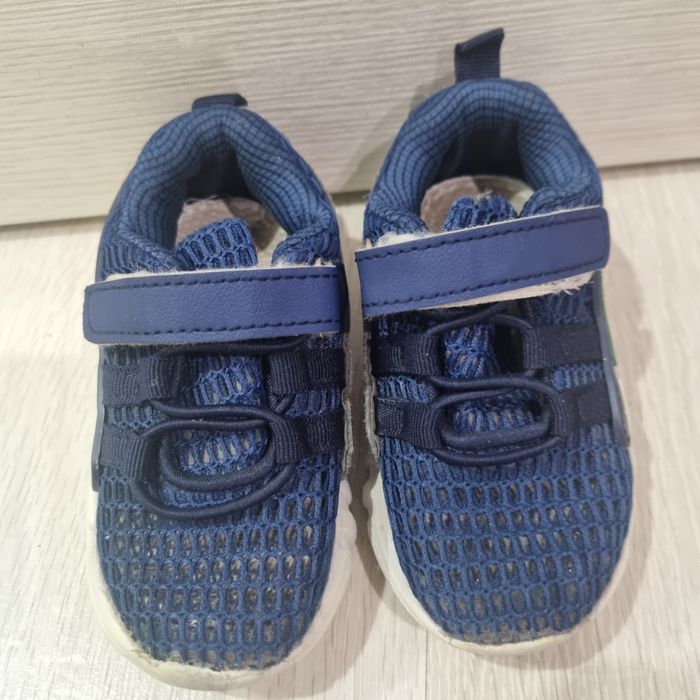 Продам детскую обувь