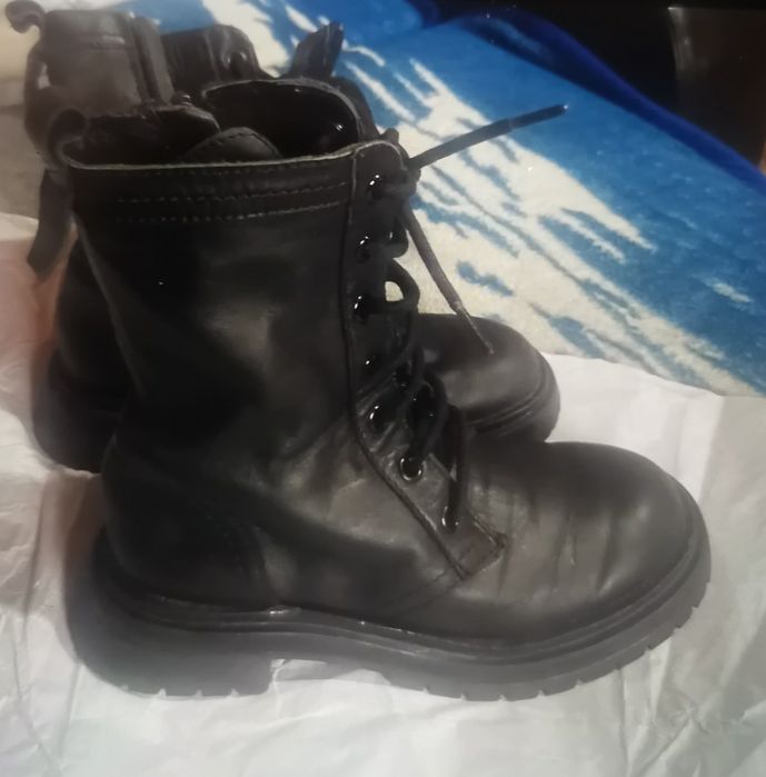 Ghete de piele pentru fete