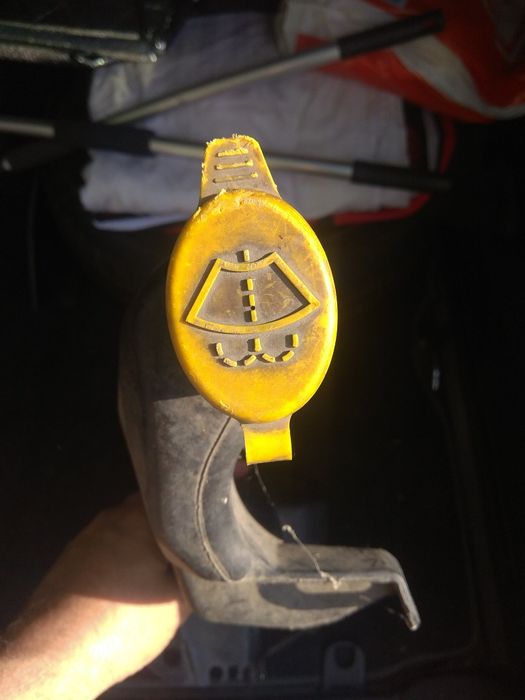 Казанчета за антифриз и течност чистчки за Зафира Б и резервна гума 20 ...